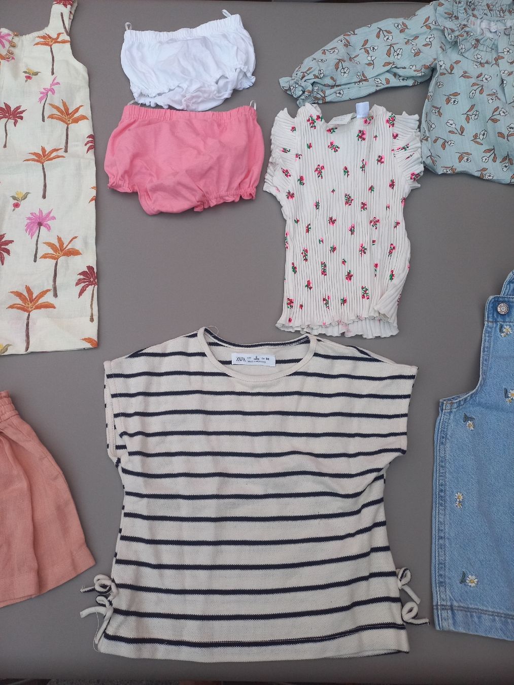 Zara Lotti & Set di vestiti: Diverse Kinderkleider Mädchen 1.5-2.5 Jahre – Usato da Kilchberg ZH venduto da Fast-Forward 4