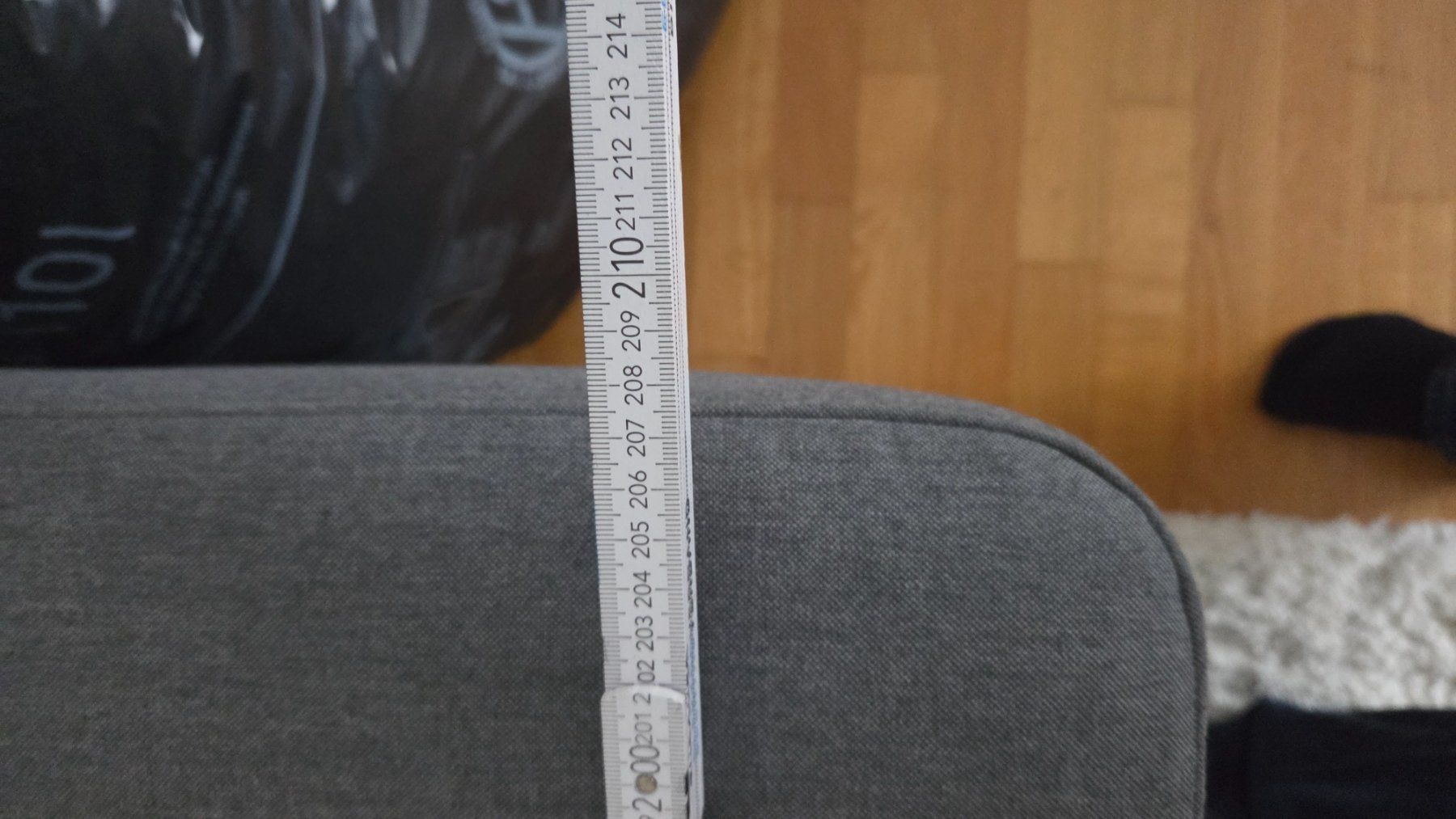 Divani: graues Sofa – Usato da Esslingen venduto da Tstetti 1