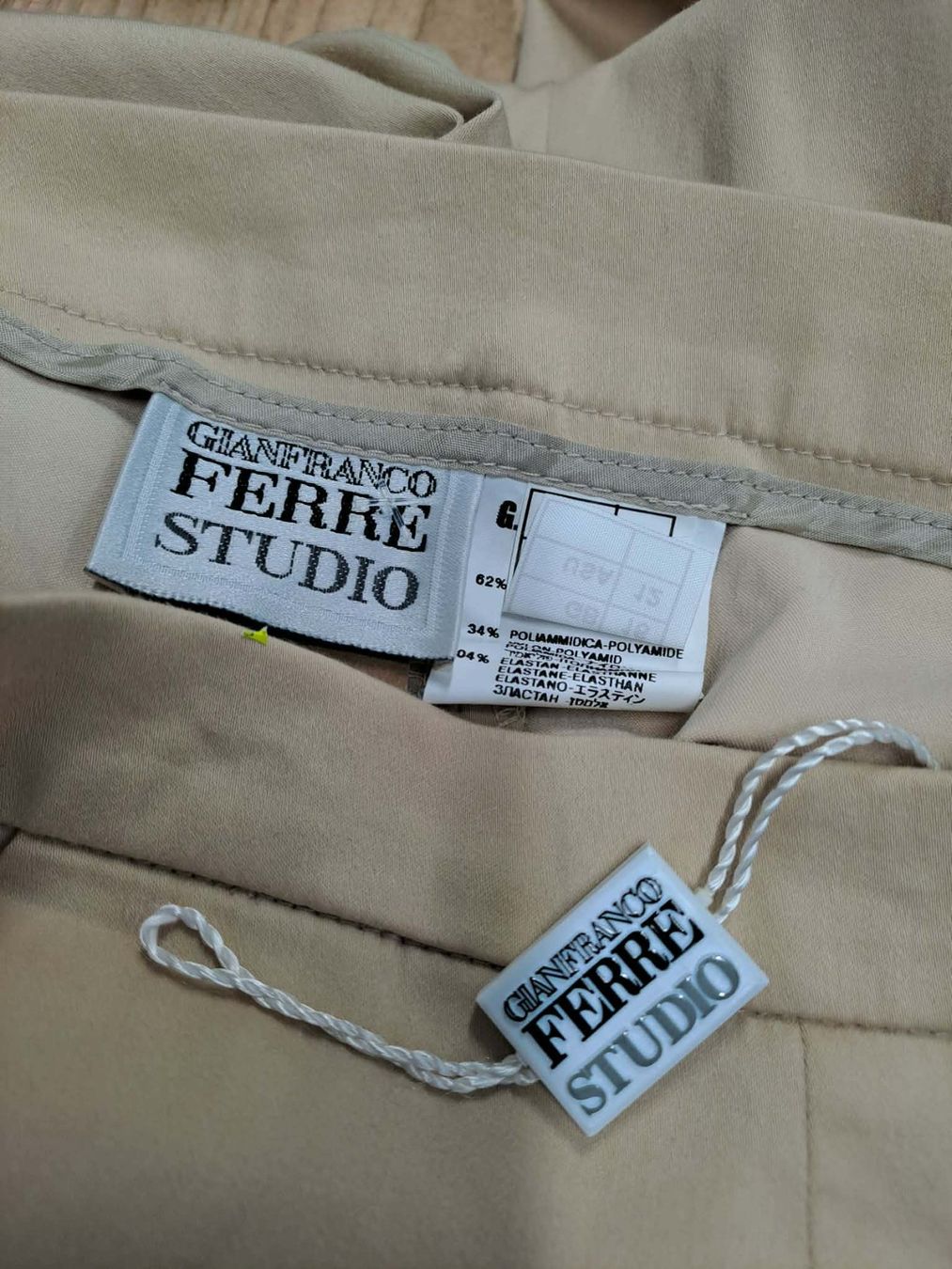 Pantaloni: Pantalon Gianfranco Ferre – Usato da La Chaux-de-Fonds venduto da Emmaus2300CDF 3