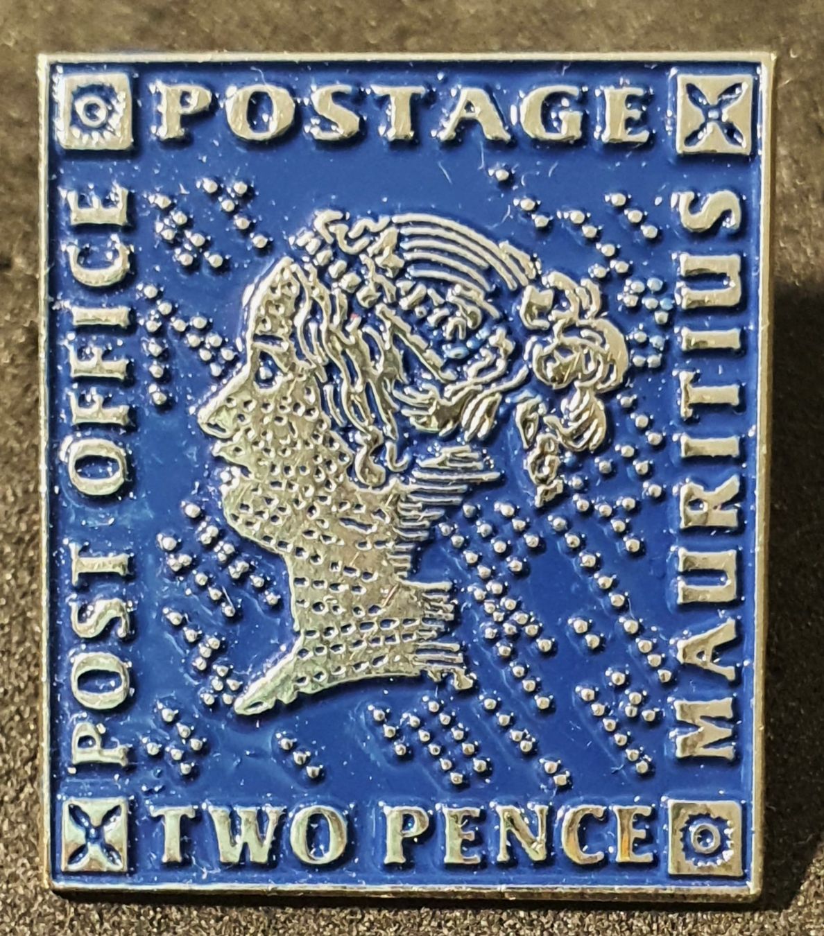 Alle Briefmarken: U896 - Pin Briefmarke Two Penny Post Office Postage – Gebraucht aus Reinach BL von Boston-Verkauf