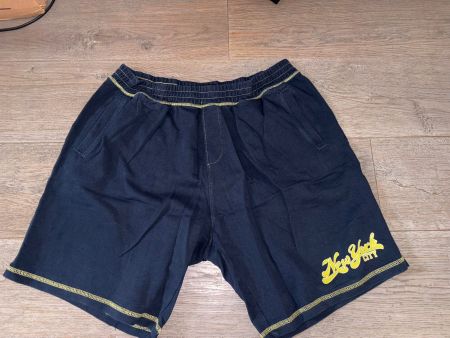 Blaue Shorts