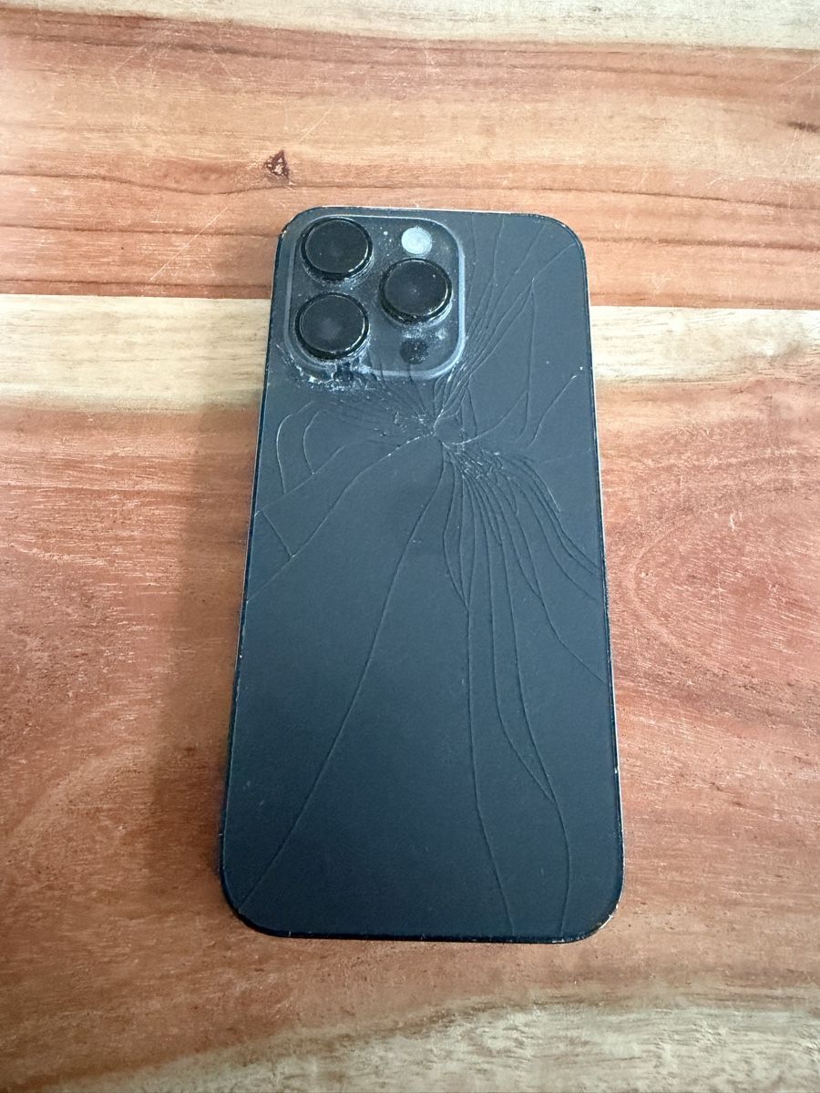 Apple Telefoni cellulari / Smartphones: iPhone 14 Pro inklusive 3 OVP Hüllen  – Usato da Niederglatt ZH venduto da sim_gj7s 2