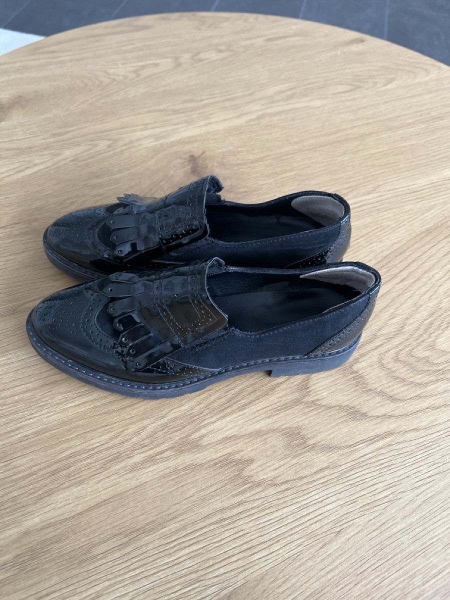 Scarpe da donna: Schwarze Slipper Lackleder-Optik – Usato da Schübelbach venduto da 18sunshine 1