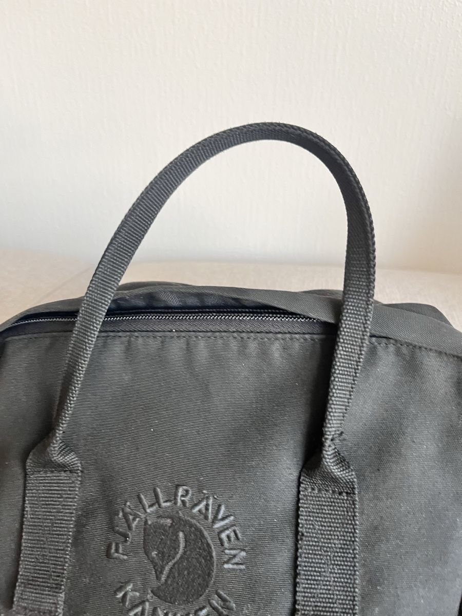 Fjällräven Sacs à dos: Fjallraven Kanken Backpack Black Good Condition – D'occasion à Lausanne par Danash 4