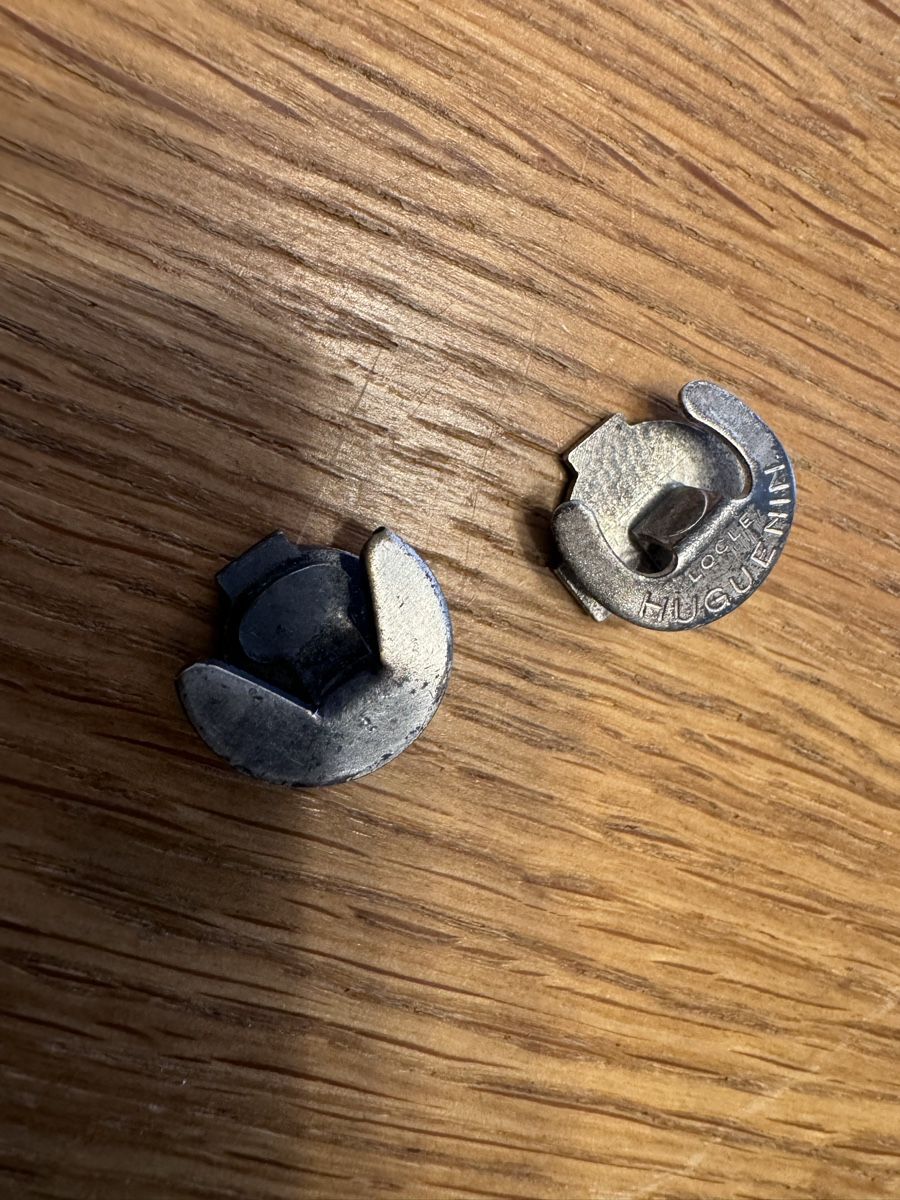 Spille & Fermagli: 2 Abzeichen TCS Antik Anstecker Pin – Usato da Goldach venduto da Messerguru 1
