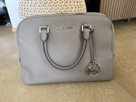 Elegante Michael Kors Handtasche in Grau