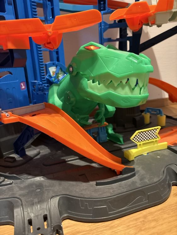 Hot Wheels City Ultimate Garage, Mega Garage mit T-Rex! (Gebraucht) in ...