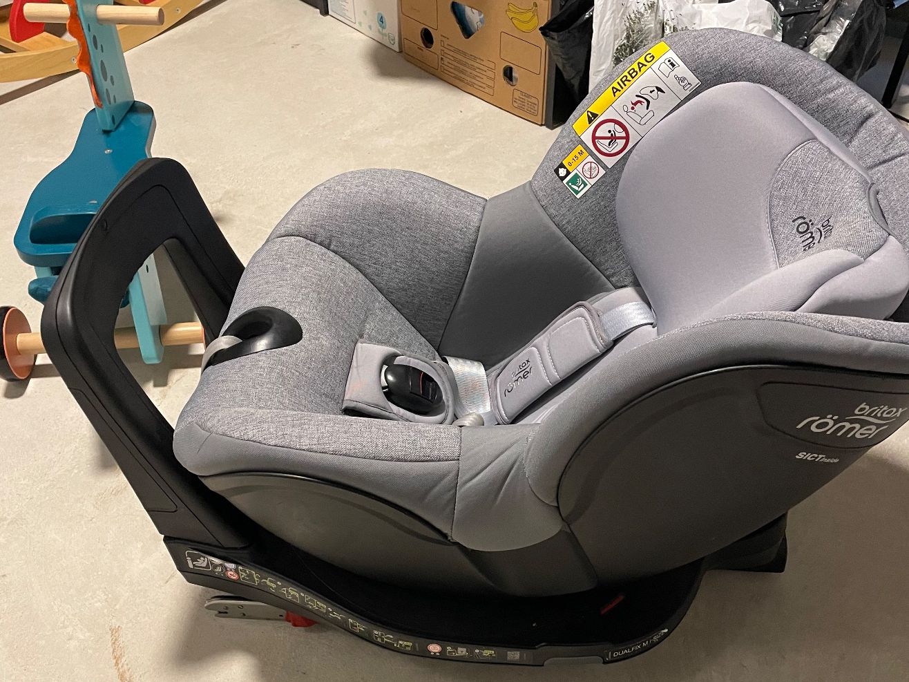 Britax Römer Auto-Kindersitze: Kindersitz Britax Römer - drehbar – Gebraucht aus Sils im Domleschg von bog_q865 5