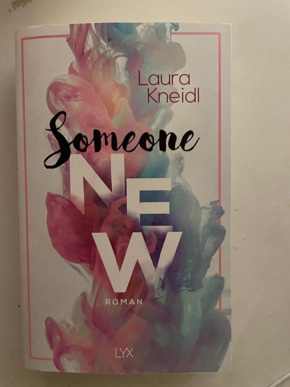 Libri: Someone New - Laura Kneidl – Nuovo (secondo la descrizione) da Untersiggenthal venduto da l2_nmok