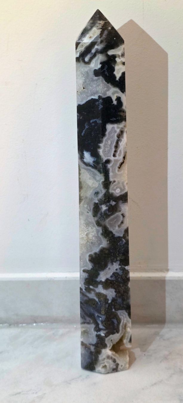 Mineralien & Heilsteine: XXL Moosachat Obelisk 1.99kg – Neu und originalverpackt aus Matzingen von Shay_Crystalz