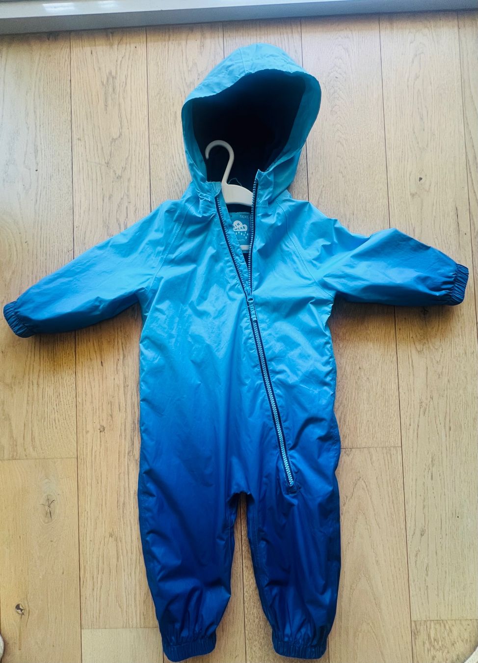Lotti & Set di vestiti: Combinaison pluie taille 92 – Usato da Collombey venduto da svea16