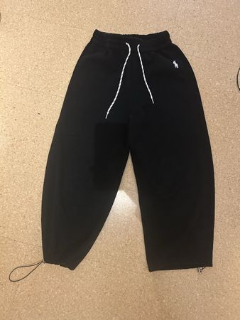 schwarze Jogginghose