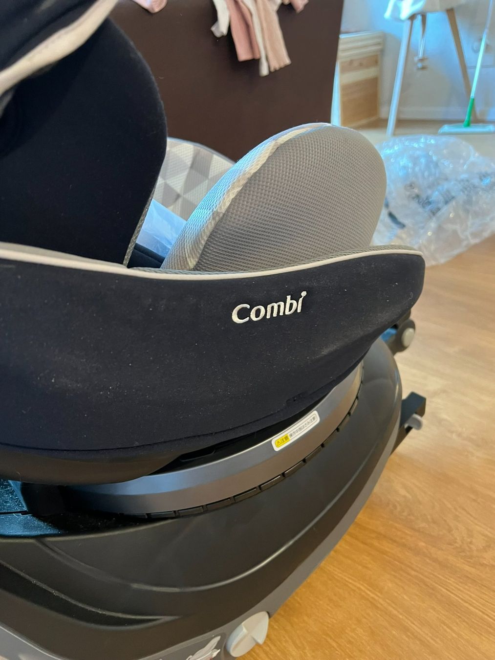 Seggiolini per auto: Siège auto bébé Combi / Babyschale Autositz Combi – Usato da Winterthur venduto da ala_m9hf 2