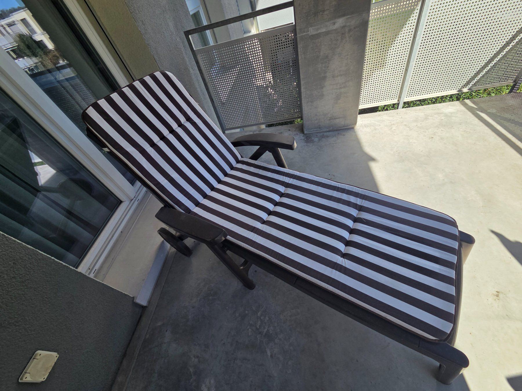 Sedie a sdraio: Balkon/Gartenliege mit Polster – Usato da Eglisau venduto da san_8nvn 1