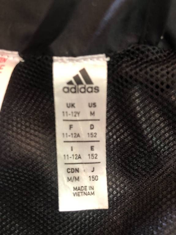 Adidas Jacken: Addidas Regenjacke Gr. 152 – Gebraucht aus Wabern von ricar4do 2