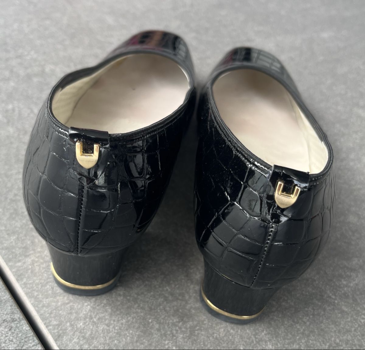 Scarpe da donna: Lack Pumps schwarz Gr. 38 nagelneu – Nuovo e nell'imballaggio originale da Hünenberg See venduto da spartakus02 4
