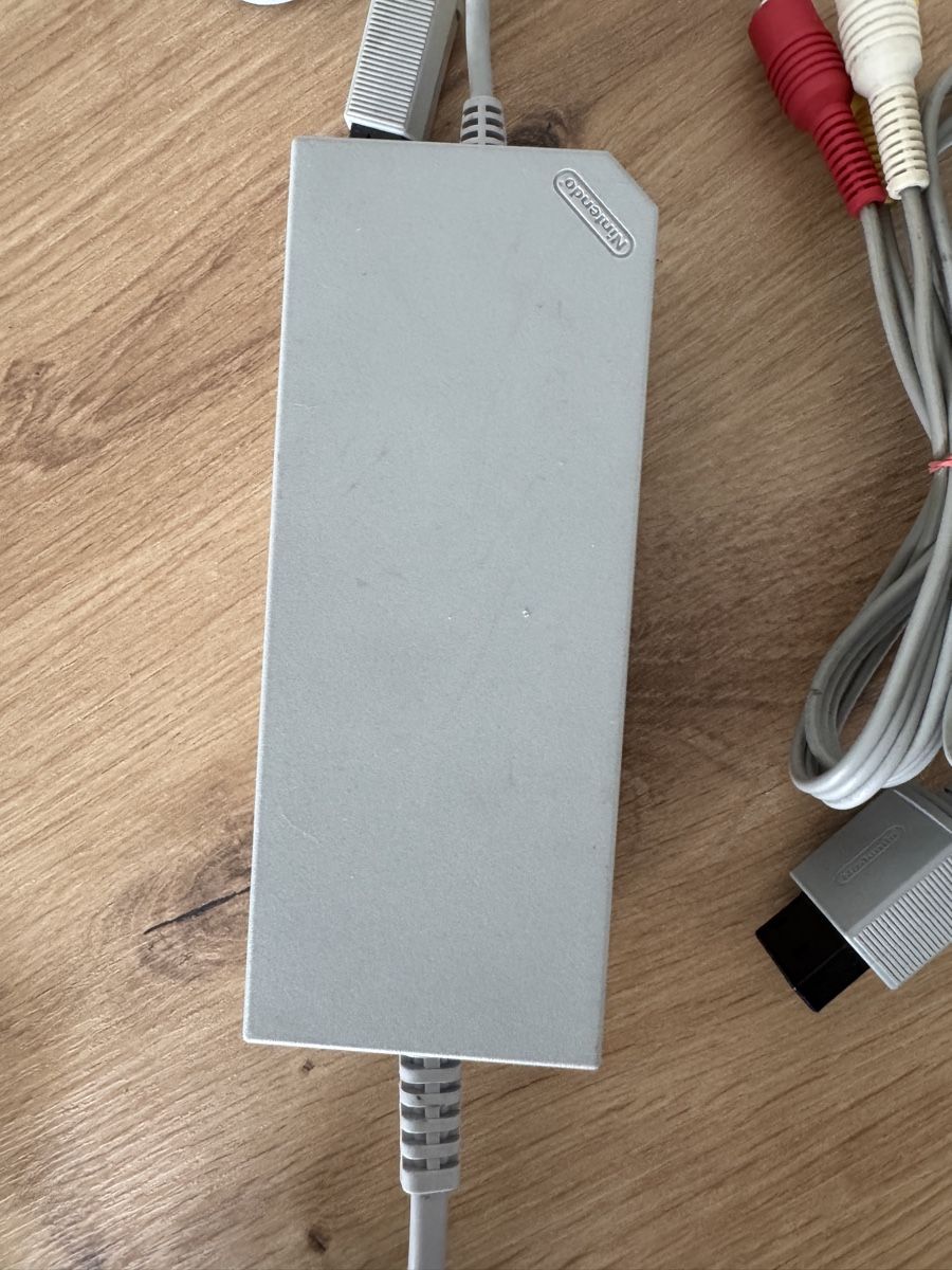 Nintendo Konsolen: Nintendo Wii Konsole mit Zubehör - ohne Joystick – Gebraucht aus Biberist von etesummer 1
