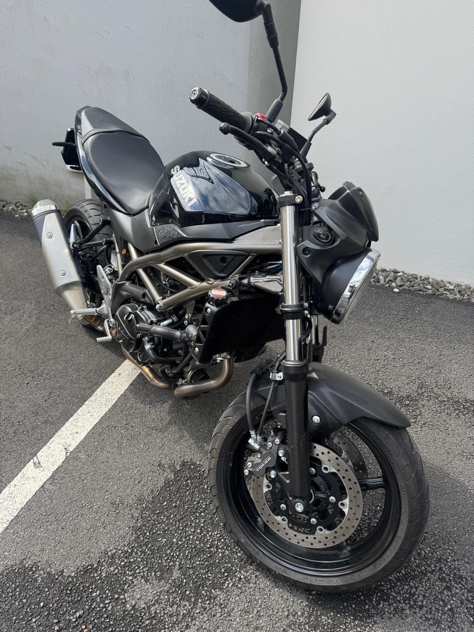 Suzuki Strasse: Suzuki SV 650 zu verkaufen – Gebraucht aus Mauren von Damonti 1