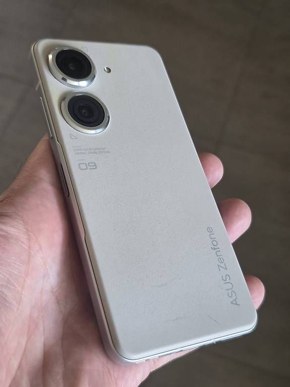 Asus Telefoni cellulari / Smartphones: Asus Zenfone 9 256gb – Usato da La Croix / Lutry venduto da Matrox7 3