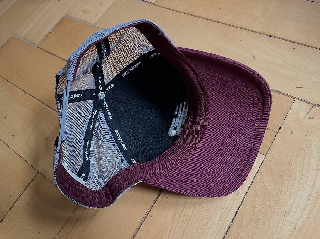 Altro in  Abbigliamento & Accessori: New Balance Trucker Cap – Nuovo (secondo la descrizione) da Zürich venduto da Sternsirius 1