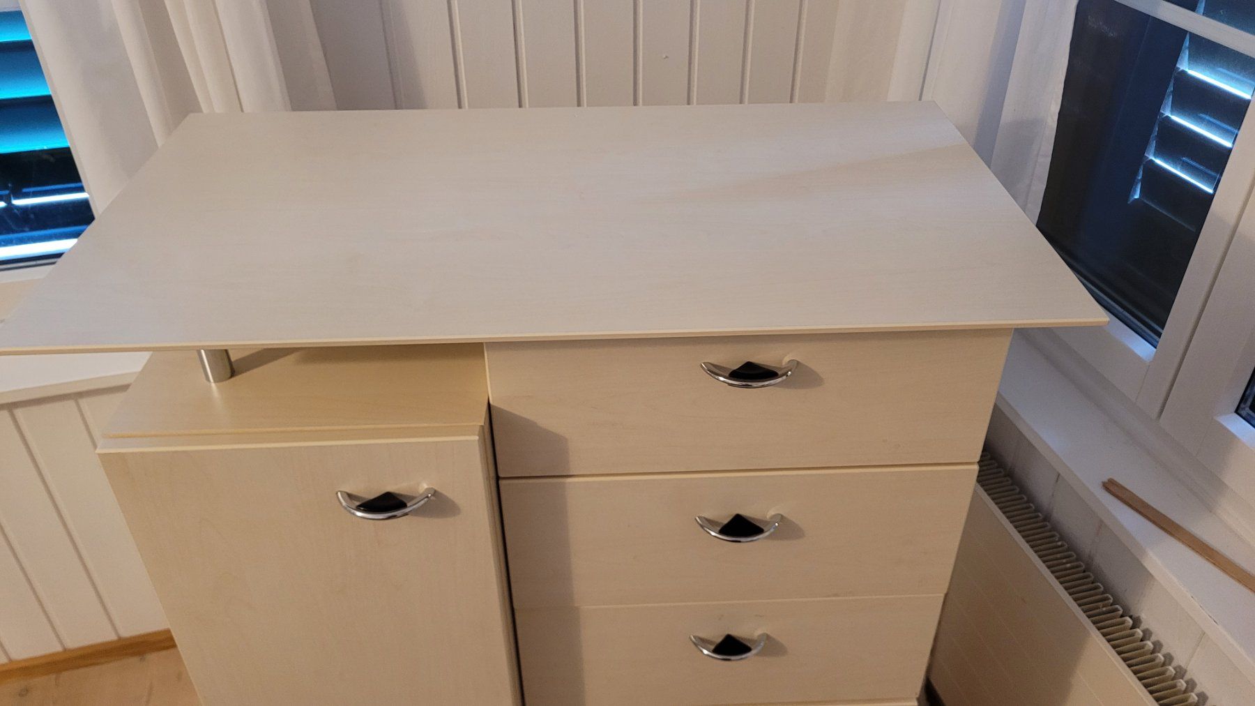 Pfister Cassettiere: Kommode / Schrank – Usato da Rafz venduto da Stone323 1