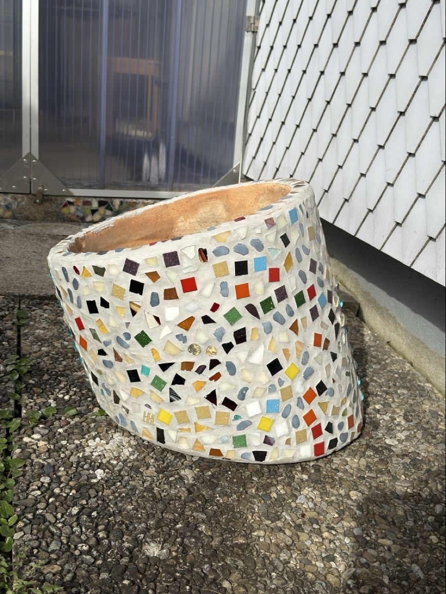 Vasi per fiori: Mosaikgartentopf aus Ton – Usato da Thunstetten venduto da AffolterR 3