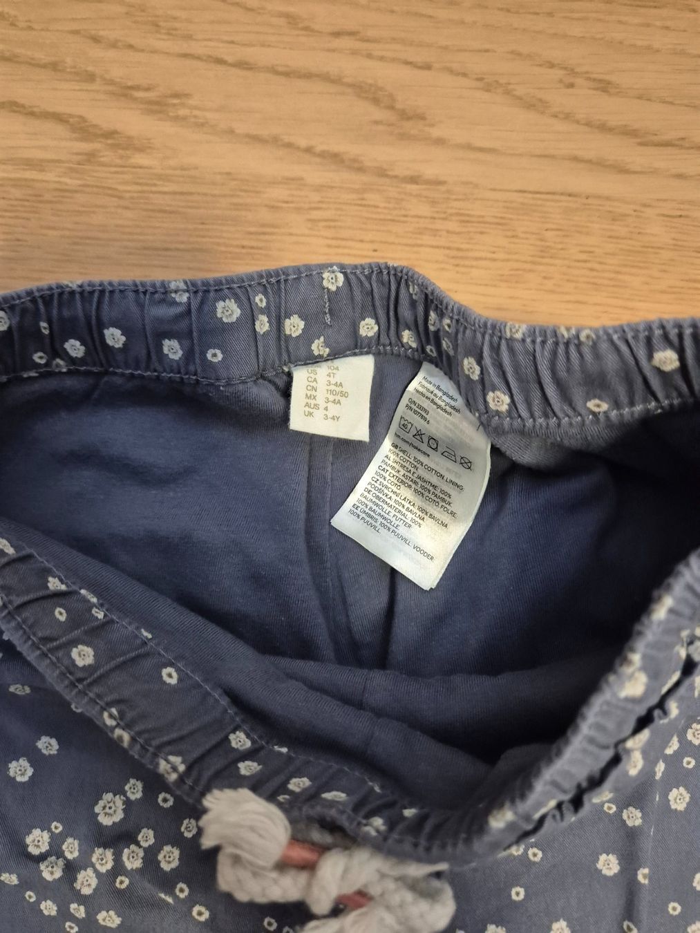 H&M Pantaloni: 3 Hosen, Gr. 104, H&M – Nuovo (secondo la descrizione) da Pfäffikon SZ venduto da Ka6ka 1