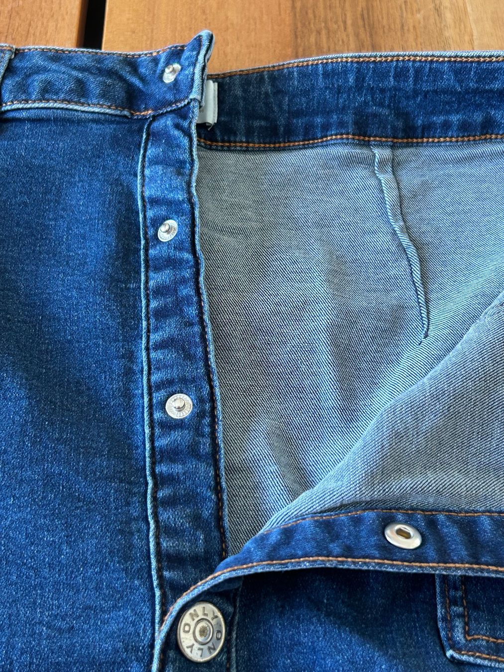 Only Gonne: ONLY Jeansrock mit Knöpfen, Grösse 38 – Usato da Schötz venduto da chousan 2