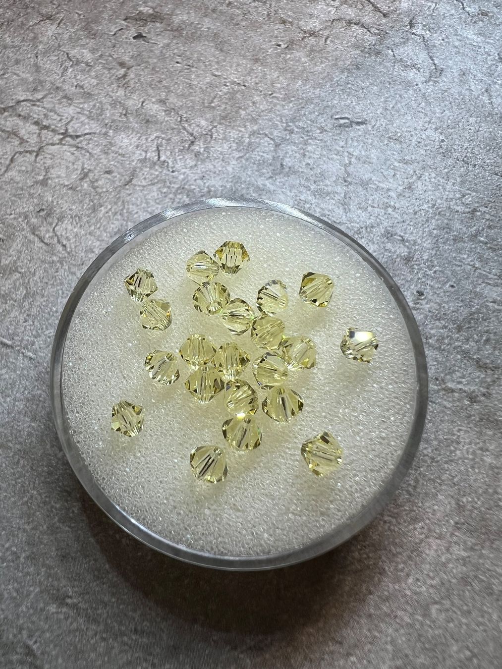 Perles (synthétiques): Swarovski Perlen 4mm – Neuf avec emballage d'origine à Stein AG par Anastasia_Asya 1