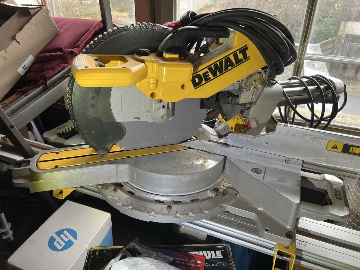 Tutte le macchine: DeWalt DWS 780 Kappfräse – Usato da Huttwil venduto da luk_9tdh