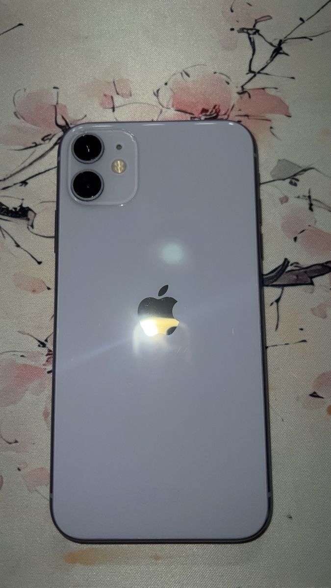 Apple Telefoni cellulari / Smartphones: Apple iPhone 11 Violett – Usato da wettingen venduto da fionaadjc 1
