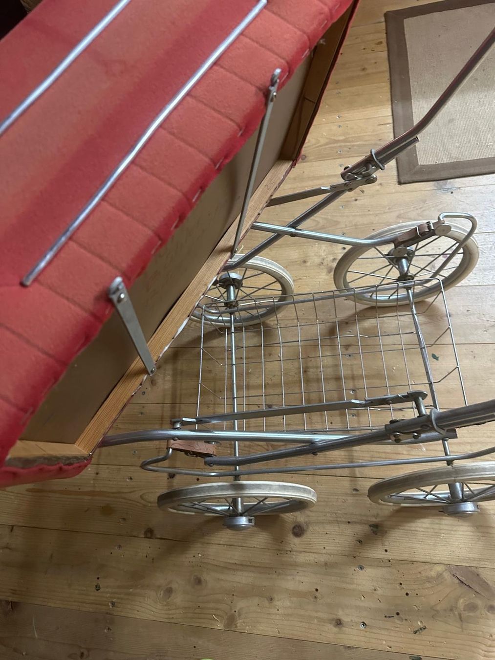 Carrozzine: Antiker Kinderwagen, Babywagen – Usato da Wegenstetten venduto da Aanfr 3