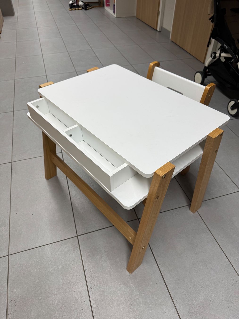 Schreibtische: Bureau avec chaise pour enfant – Gebraucht aus Lausanne von max_10 3