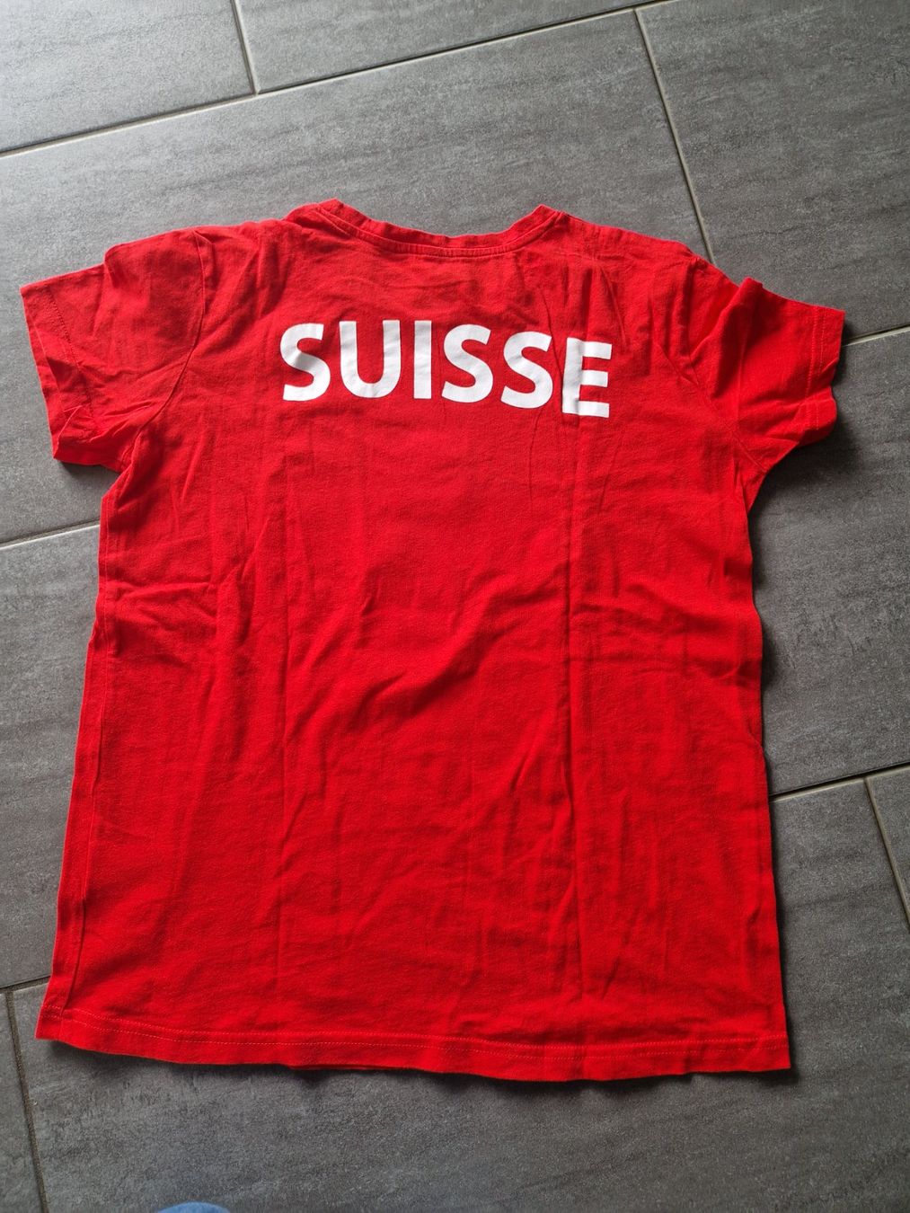 T-shirt: T-Shirt Schweizerkreuz Gr.158/164 – Usato da Mezzovico venduto da maemy 3