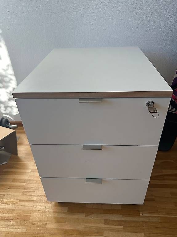 Scrivanie: Schreibtisch mit Korpus – Usato da Zürich venduto da Bagera1 1