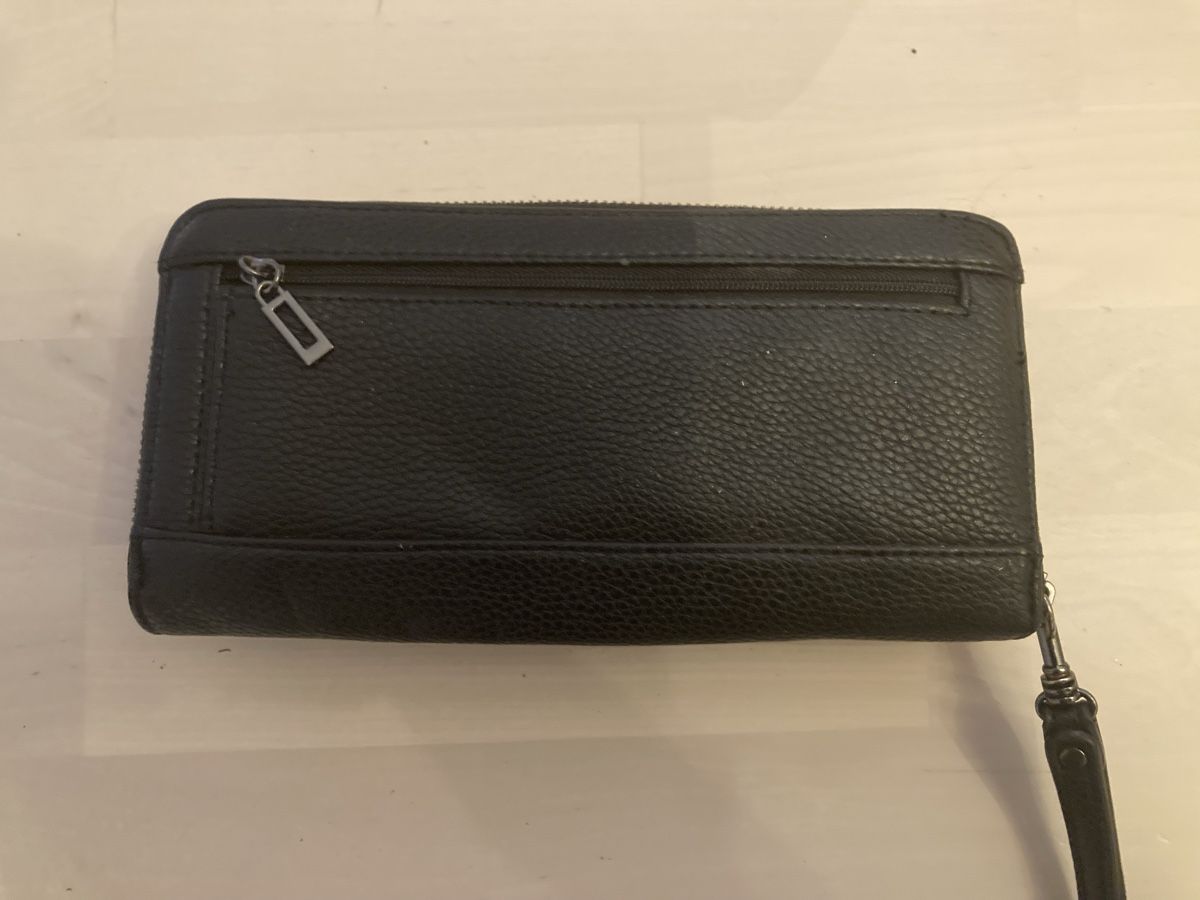 Guess Portemonnaie: Porte-monnaie Guess – Gebraucht aus Ascona von Aldo78 1