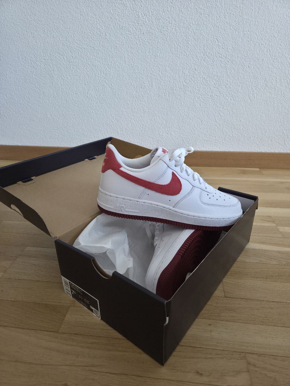 Nike Scarpe da donna: Nike Air Force 1 '07 Gr. 38.5 white / adobe red – Nuovo e nell'imballaggio originale da Zollikofen venduto da x_drive7 1