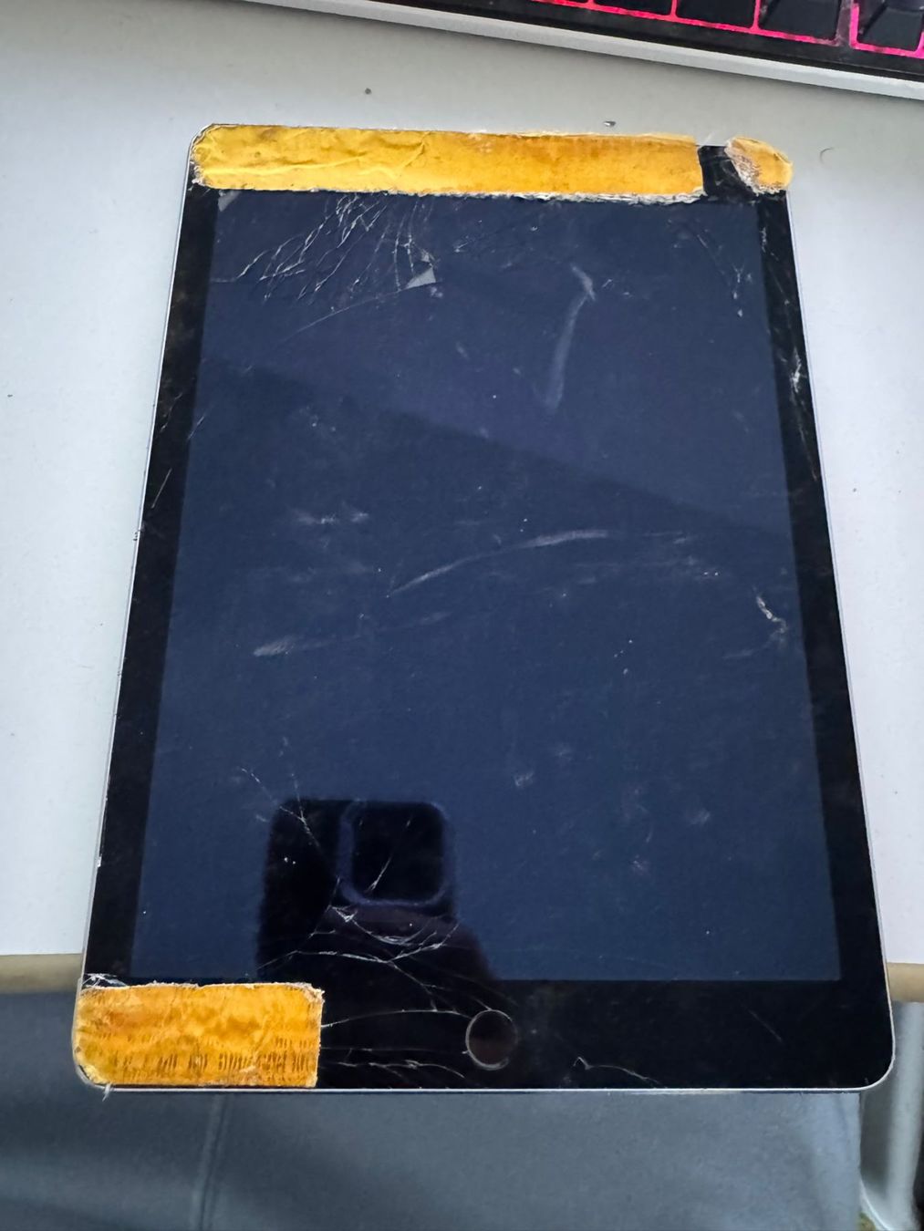 Apple Tablet PC: Ipad Air 2 - A1566 - icloude – Difettoso da Olten venduto da HoYa01 1