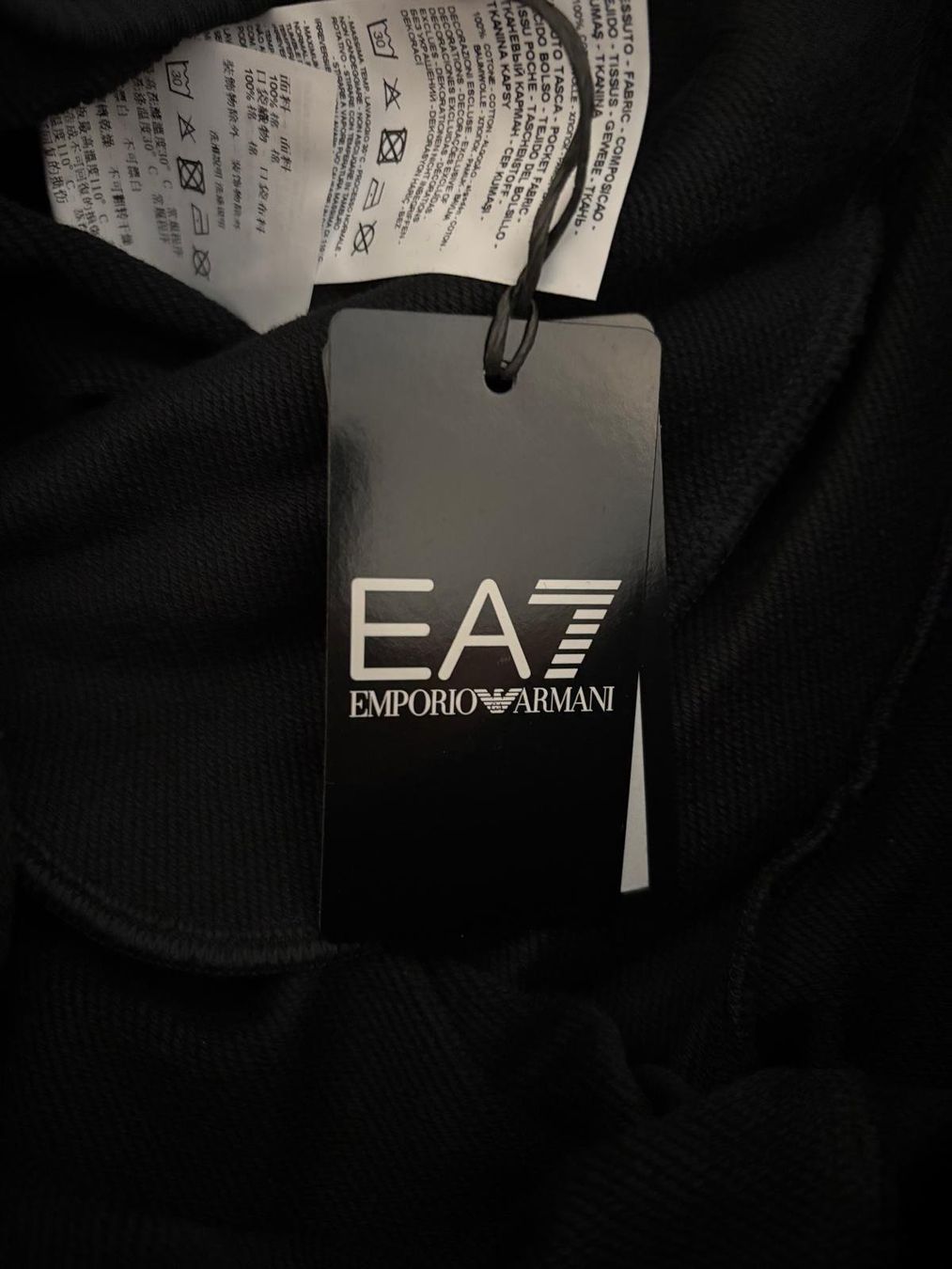Armani Pantalons: EA7 Armani Shorts Schwarz neu – Neuf avec emballage d'origine à Würenlos par eli_ljz5 2