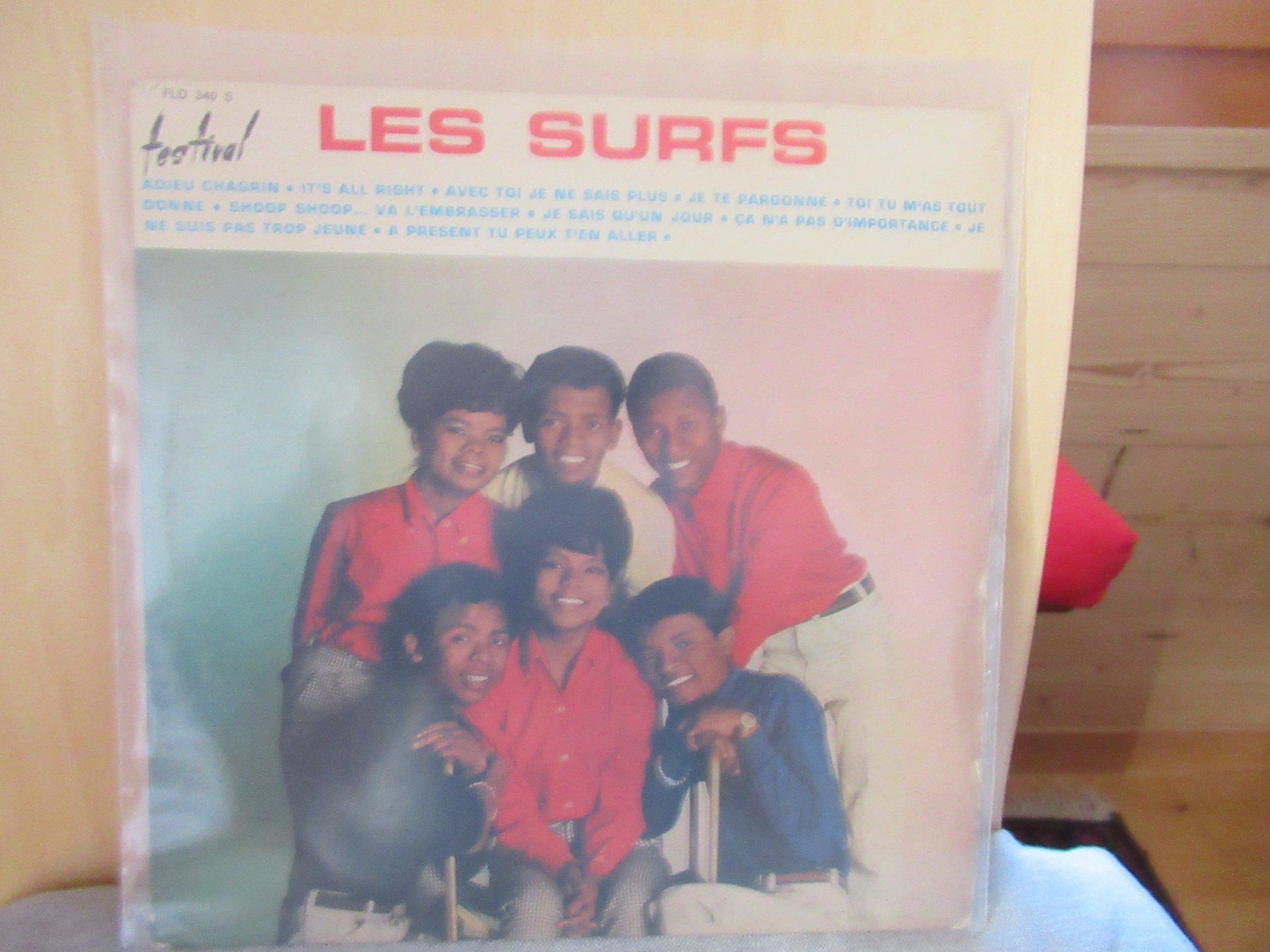 Vinyles: LES SURFS LP 33 TOURS FORMAT 25CM – D'occasion à Grône par Mire01