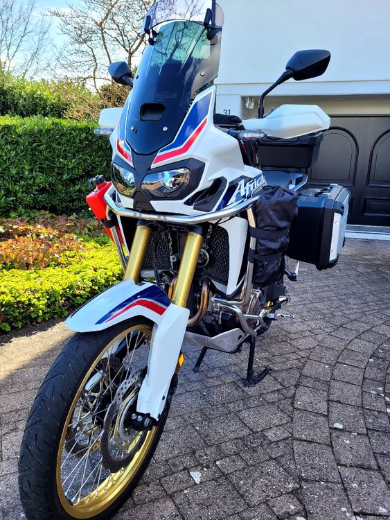 Elegantes Honda Africa Twin Gebraucht Ebenbildbrend6049