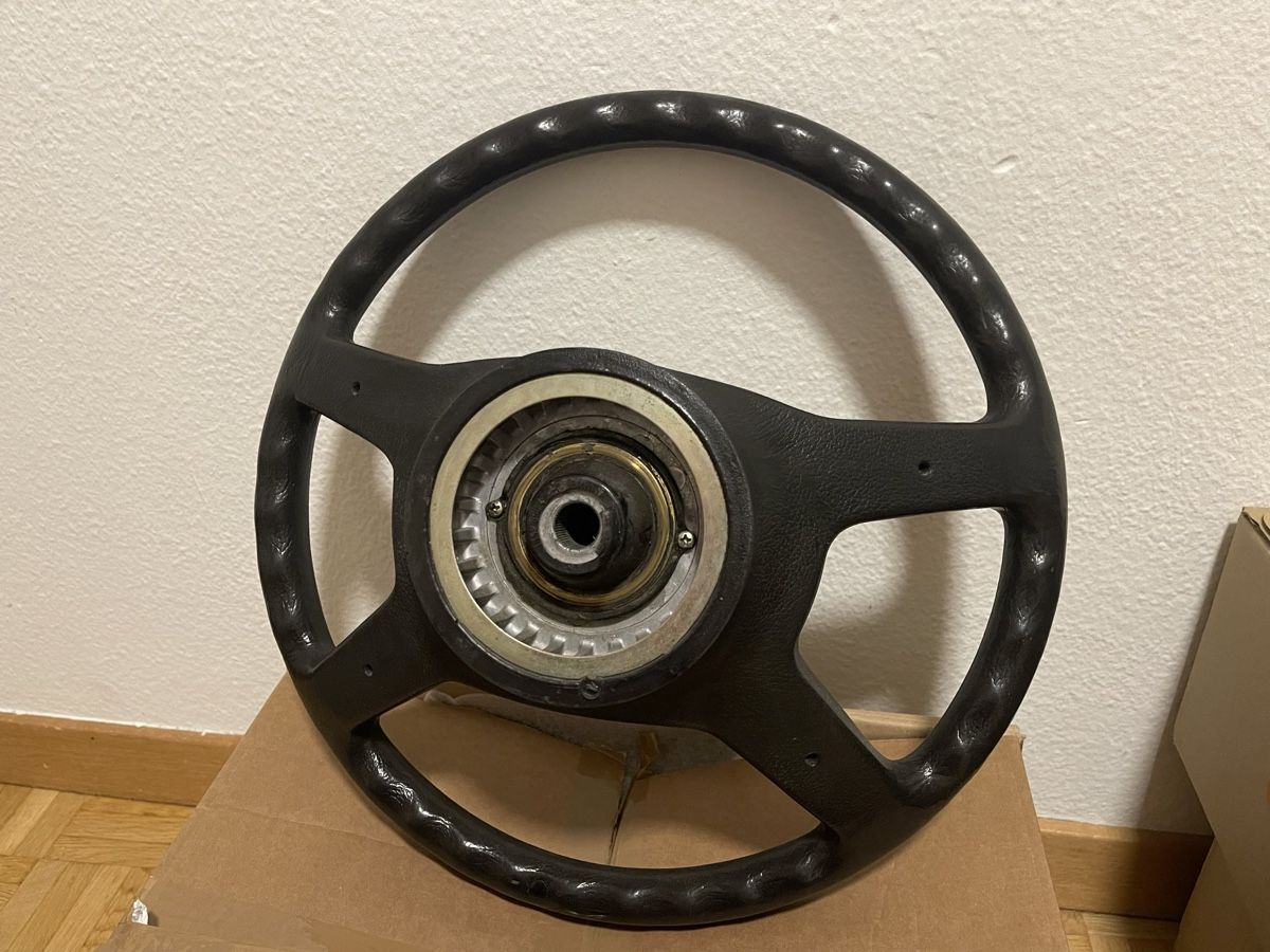 BMW Tutti pezzi di ricambio auto: BMW E30 Original Lenkrad in gutem zustand – Usato da Zürich venduto da E93 1