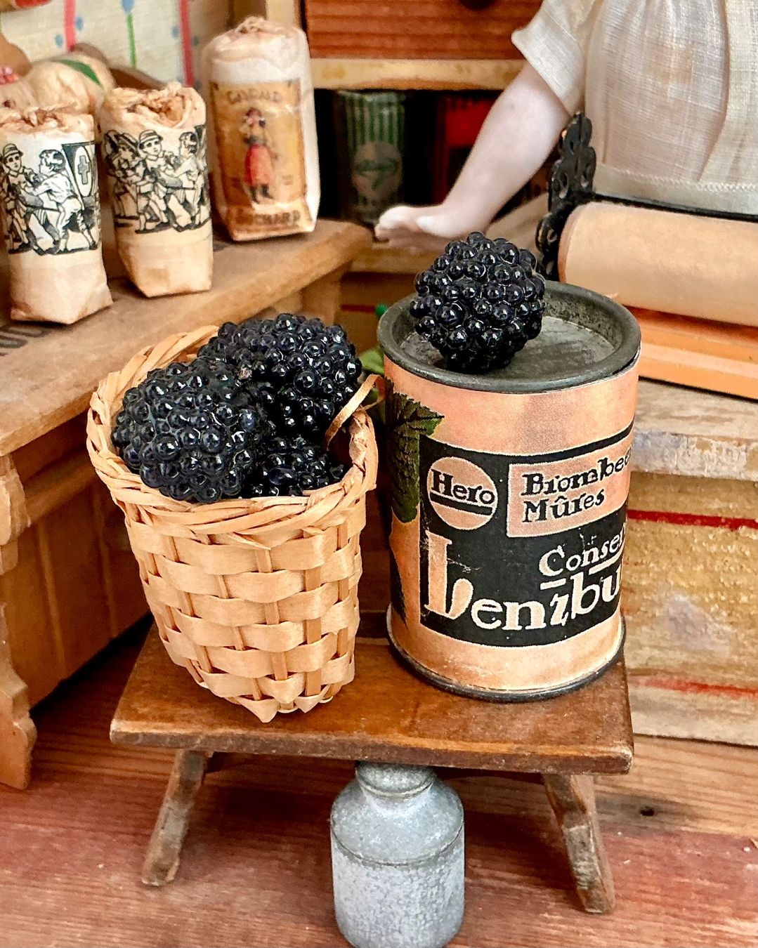 Giocattoli: ALTES KRÄMERLADEN BLECHBÜCHSLI BROMBEEREN – Usato da Zell LU venduto da Silvermemory 4