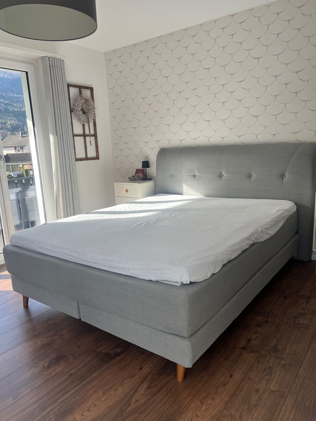 Betten: Boxspringbett Hellgrau – Gebraucht aus Matzendorf von jasmine9