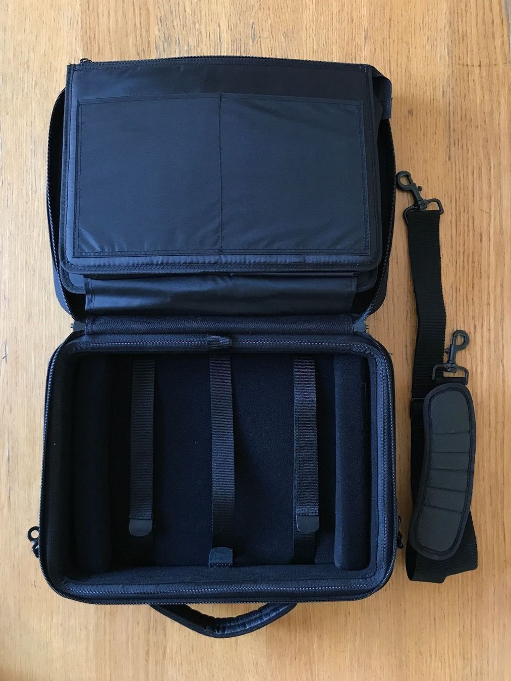 Apple Notebook: Apple Case e-Pac Carry - MacBook Air & MacBook Pro – Usato da La Chaux-de-Fonds venduto da lodebe 2