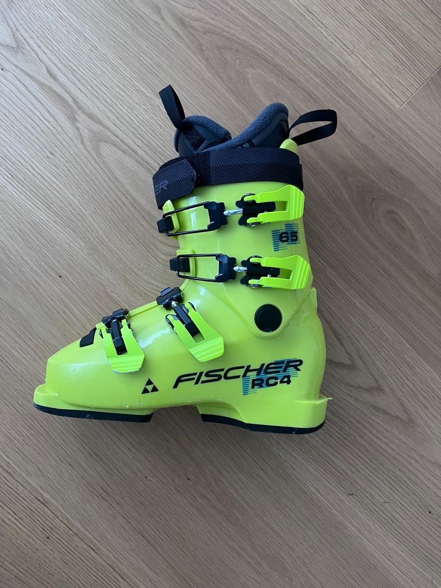 Schuhe für Jungen: Fischer RC4 Jugendskischuh – Gebraucht aus Stans von Joe12 1