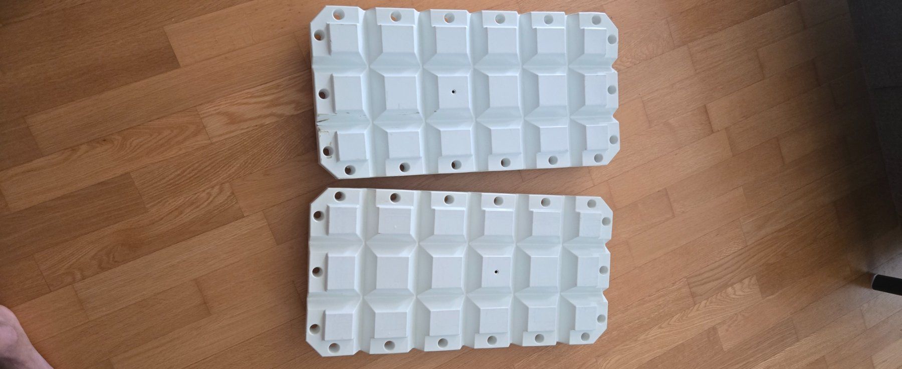 Musikinstrumente: 2 Multifender 60x30x8 cm – Gebraucht aus Zollikerberg von Thrisha