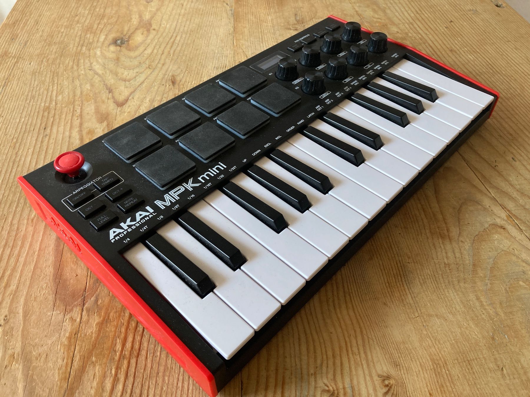 Sistema di controllo: AKAI MPK Mini MK3 - MIDI/USB Keyboard Controller – Usato da St. Gallen venduto da Daperuz 2