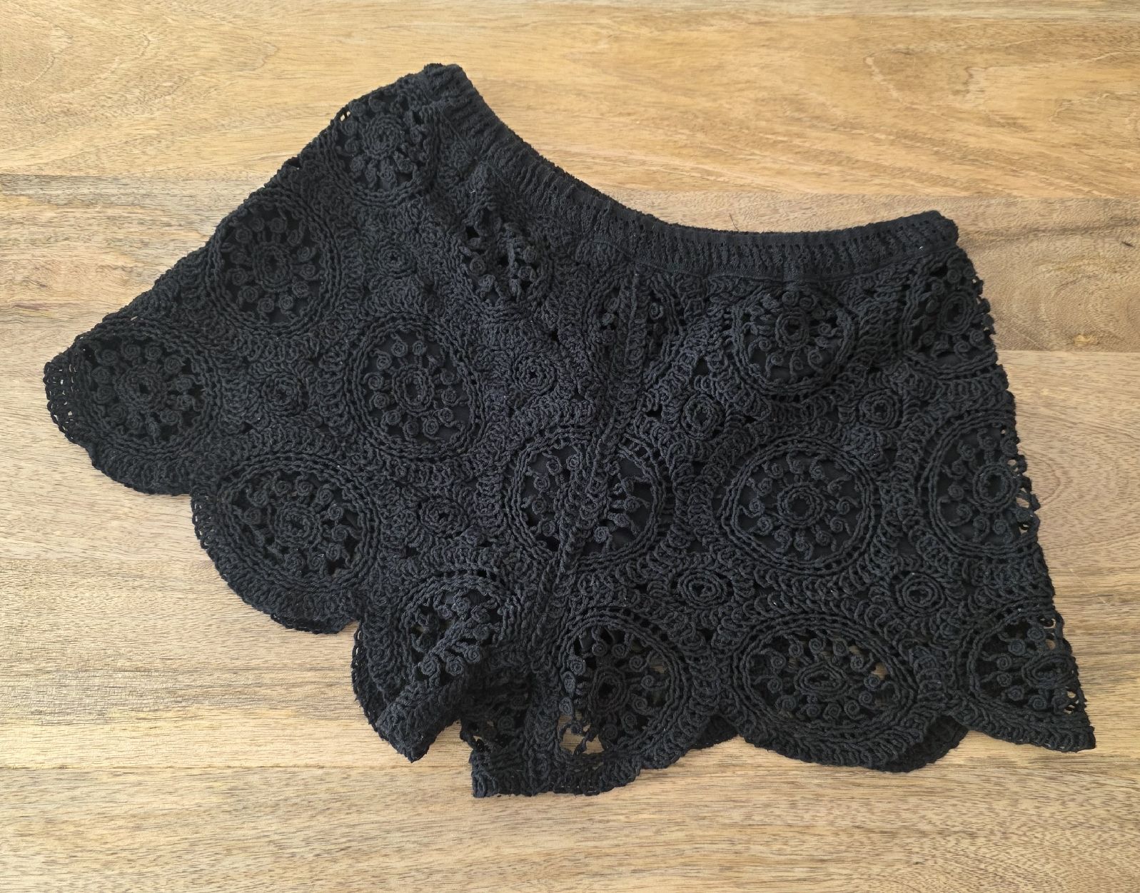 Pantaloni: Häkel Shorts schwarz mit Innenfutter  Gr. S/M Neu – Nuovo (secondo la descrizione) da Rheinsulz venduto da Gilea