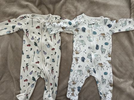 2 Carter’s zip pyjamas 6 months 